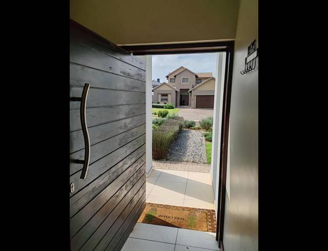 3 BEDROOM HOUSE FOR SALE IN MIDLANDS ESTATE